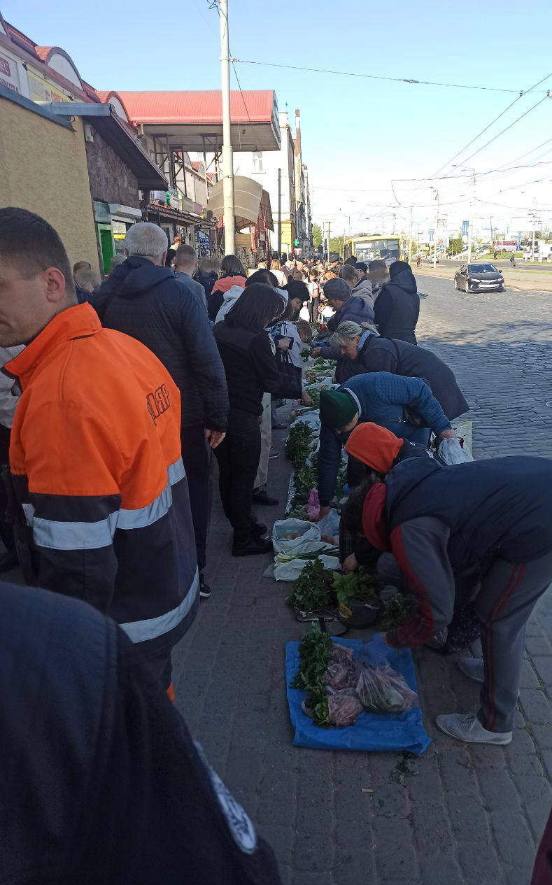 Скільки вуличних торговців оштрафували у Львові за місяць