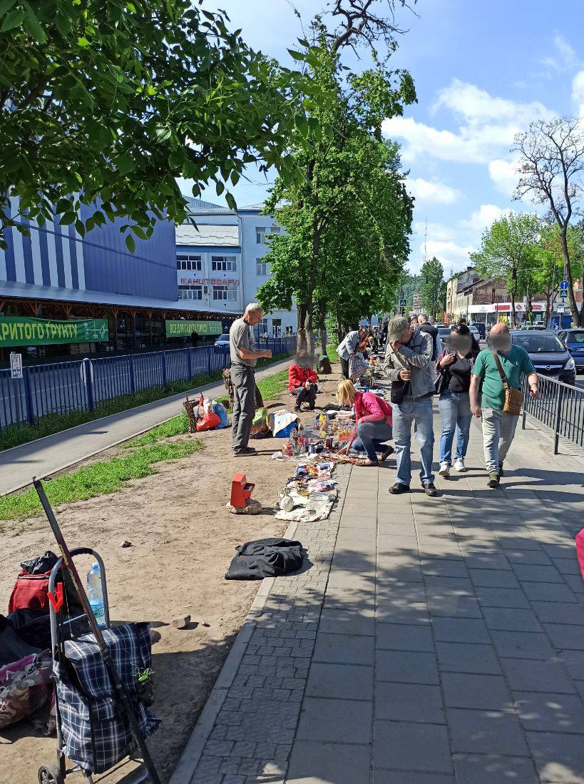Скільки вуличних торговців оштрафували у Львові за місяць