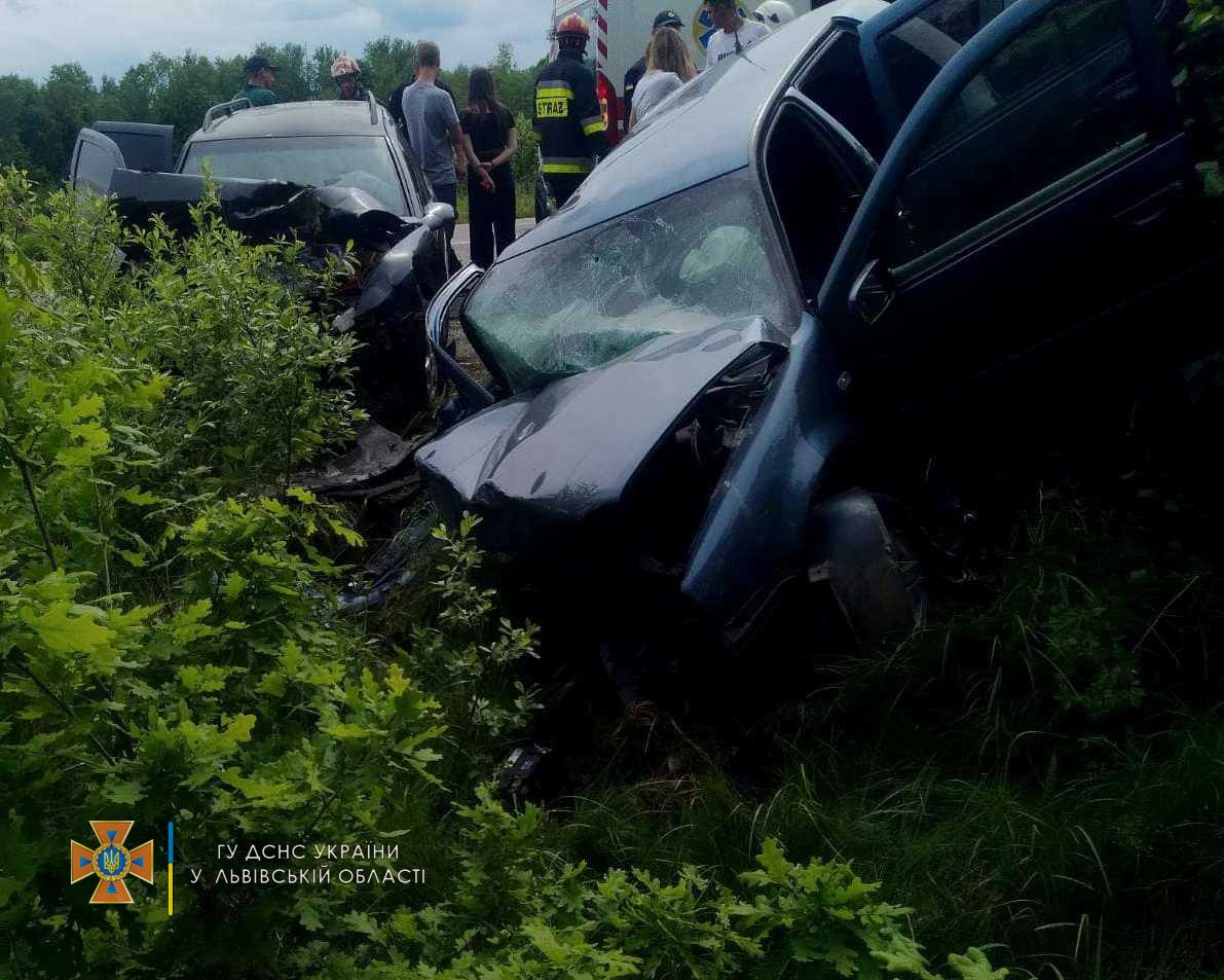 В аварії на трасі Дрогобич-Стрий постраждали семеро людей