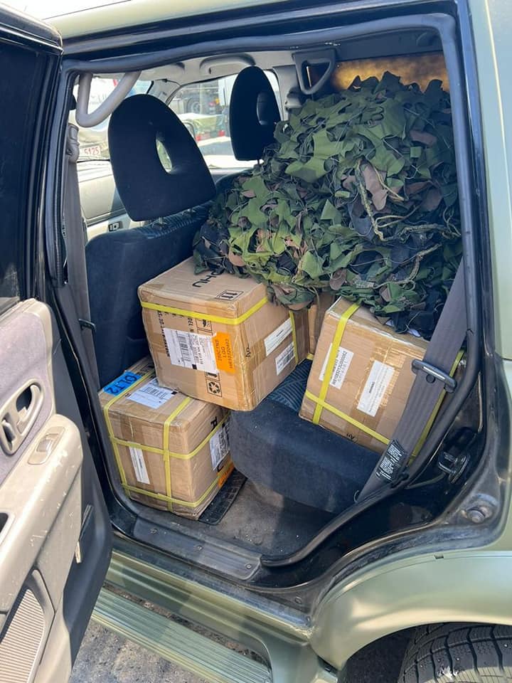 Везли під виглядом гуманітарної допомоги: львівські митники вилучили 15 тисяч електронних сигарет