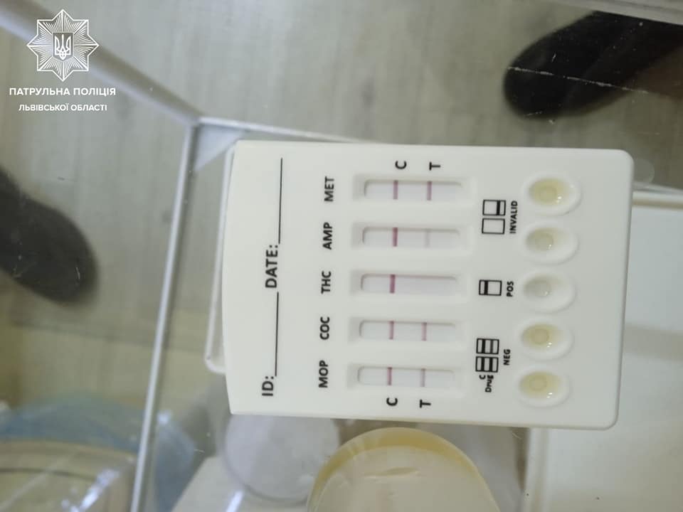 У Львові п'яна 22-річна луганчанка втратила водійське посвідчення за три години після отримання