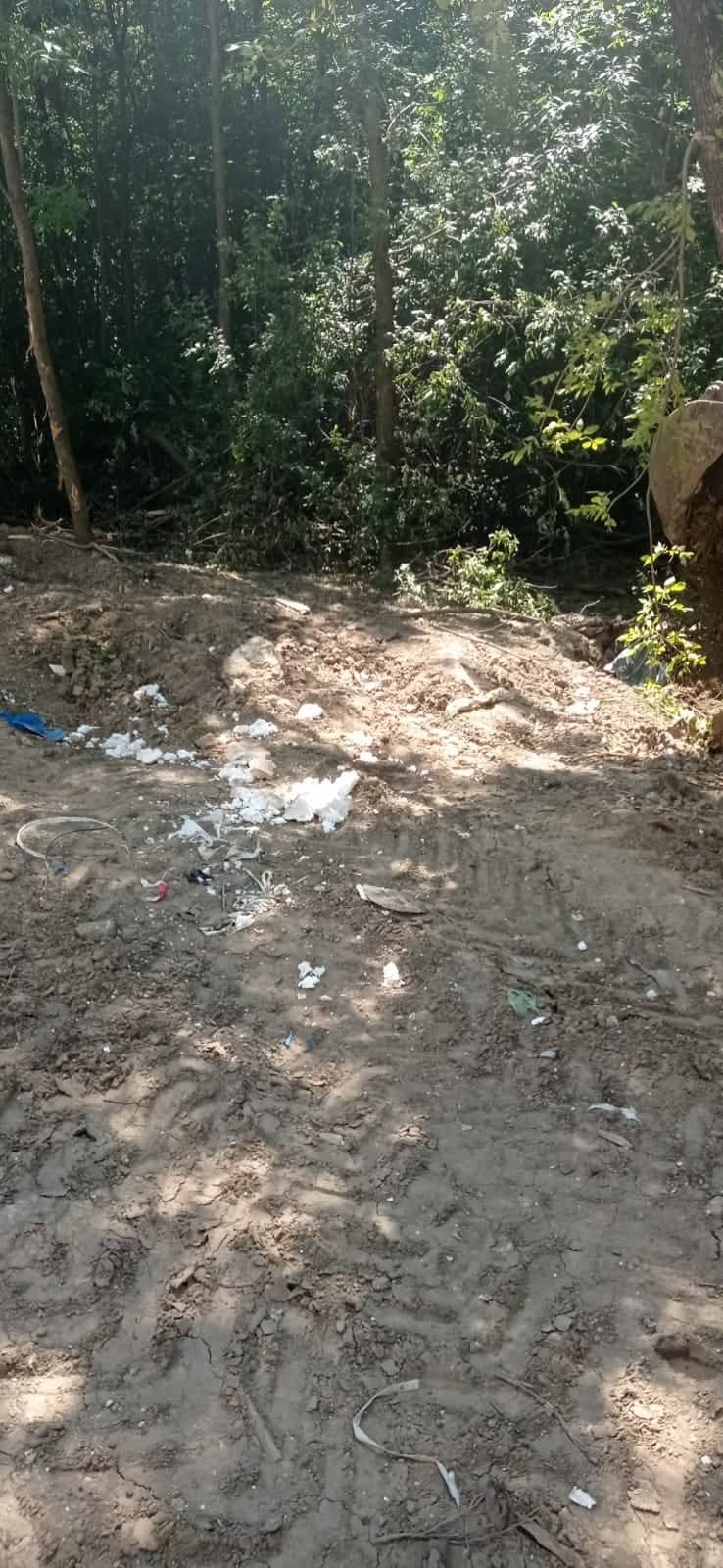 Львівський забудовник закопує будівельне сміття у міському парку