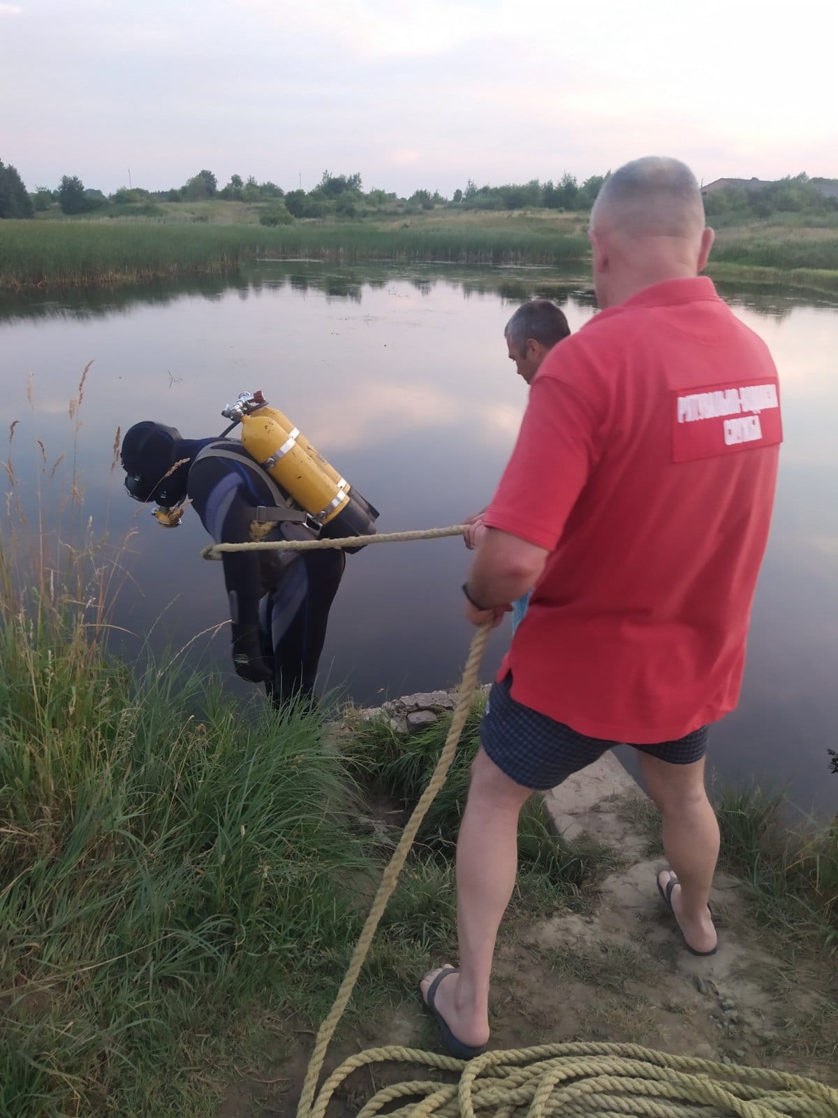 Під час купання в озері на Яворівщині потонули двоє чоловіків