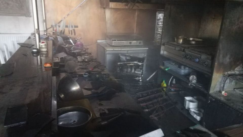 В центрі Львова горів відомий ресторан грецької кухні. Фото: ДСНС Львівщини