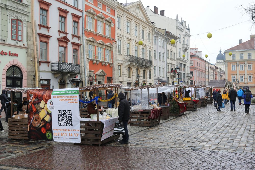Що продають на Різдвяному фермерському ярмарку у Львові. Фото: Львівська міська рада