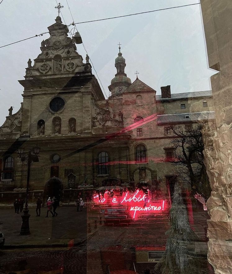 У центрі Львова відкрили незвичайний бар. Фото: Квіткова Мафія/Instagram