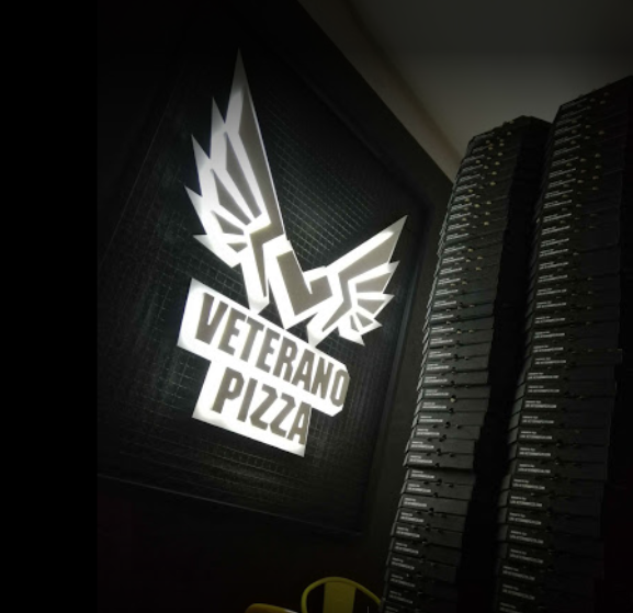 На Староєврейській відкрили першу піцерію популярної мережі. Фото: Veterano Pizza