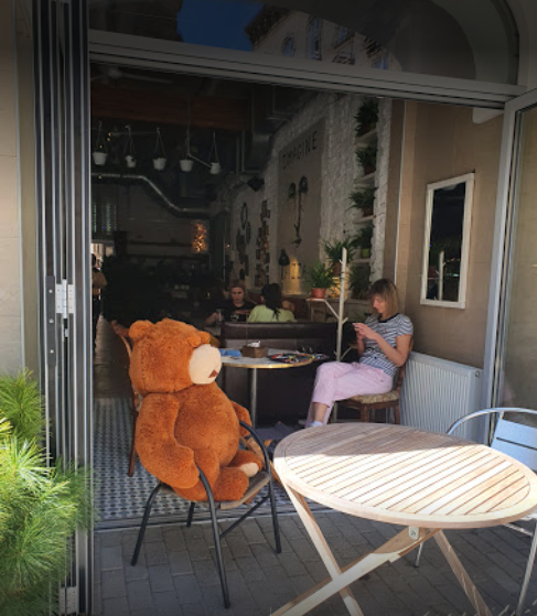 У центрі Львова відкрили ресторан із ведмедями. Фото: google.com/maps