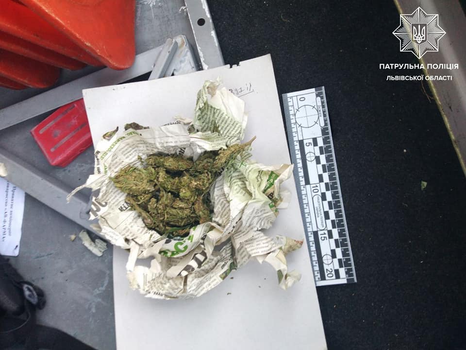 На вулицях міста побільшало львів’ян з наркотиками. Фото поліції