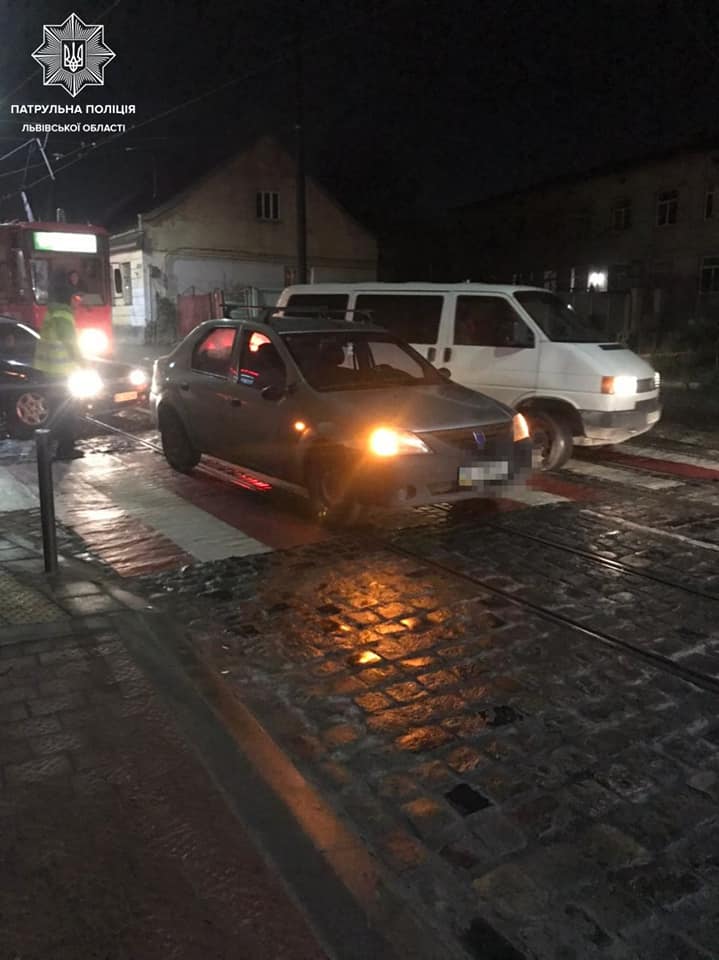 За ніч у Львові збили чотирьох пішоходів. Фото поліції