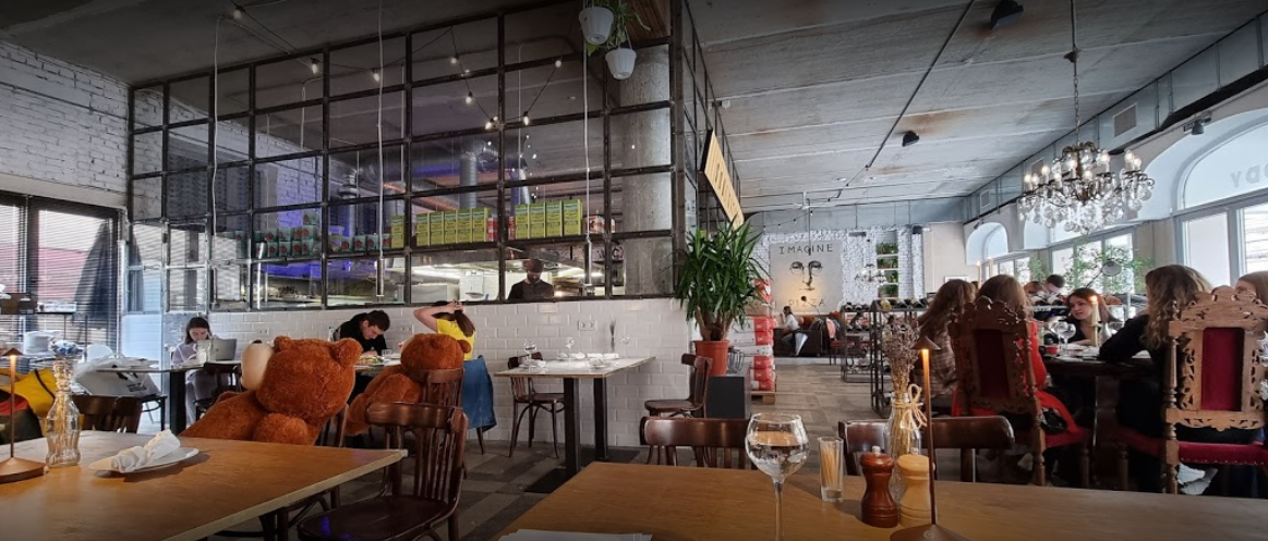 У центрі Львова відкрили ресторан із ведмедями. Фото: google.com/maps