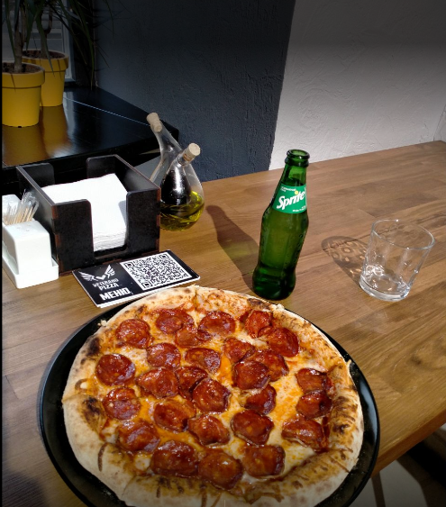 На Староєврейській відкрили першу піцерію популярної мережі. Фото: Veterano Pizza