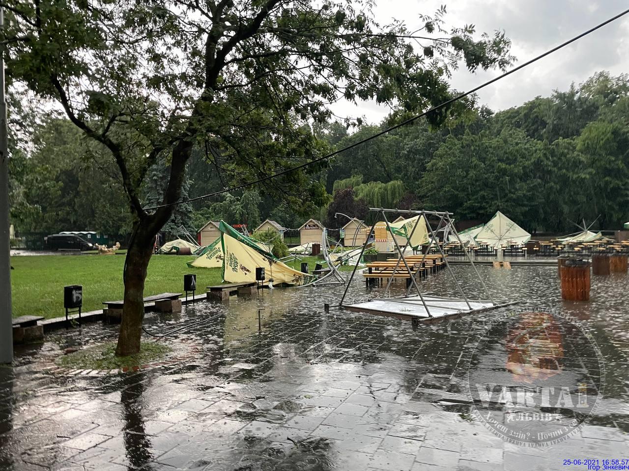 Львів накрила сильна буря. Фото: Варта1