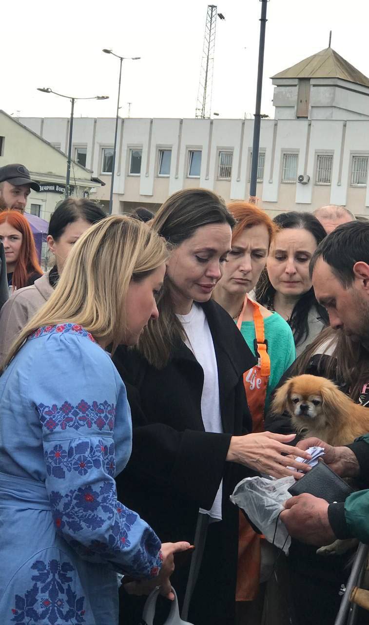 Анджеліна Джолі у Львові: де була і що робила відома голлівудська акторка