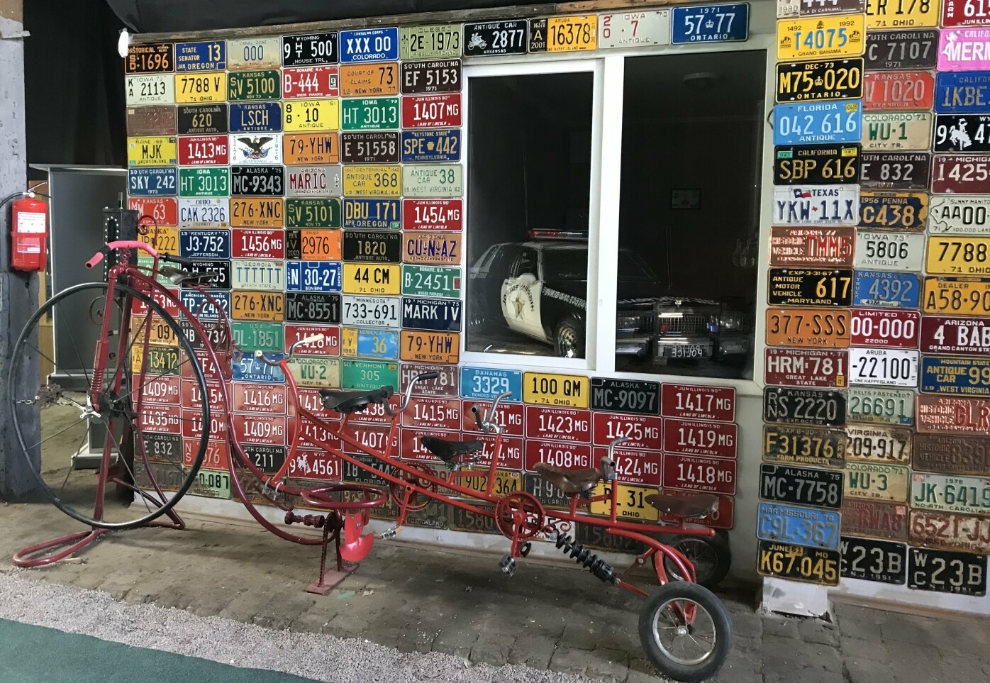 Львівський музей із ретро-автомобілями відновив роботу