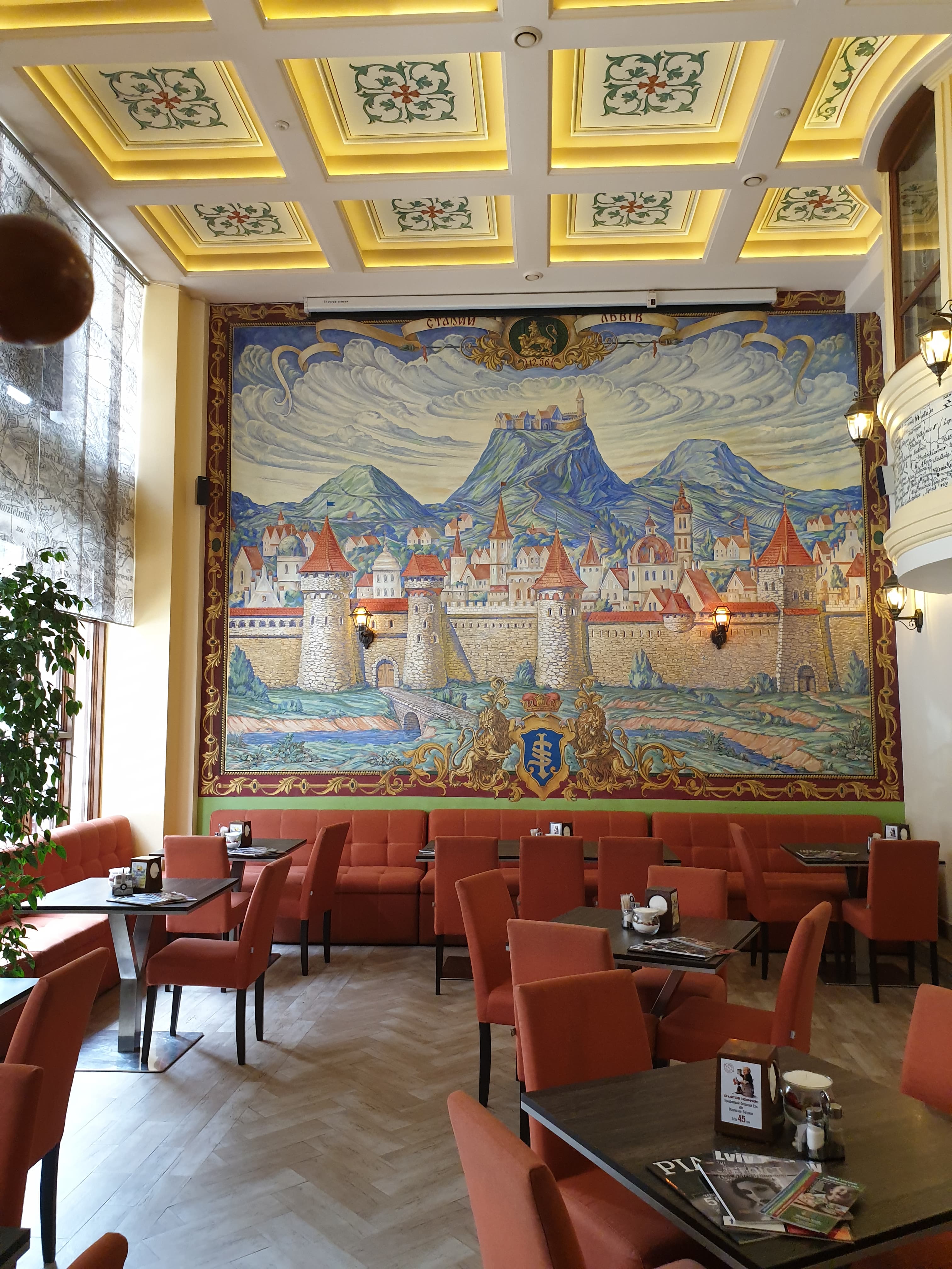 Старовинна фреска в закладі. Фото: Велика Тарілка