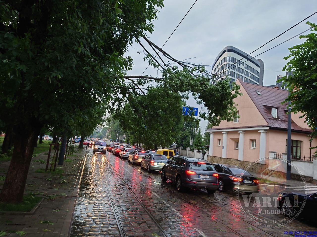 Львовом знову пройшла сильна гроза. Фото: Варта1