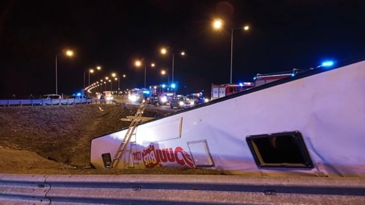 У Польщі потрапив у ДТП автобус із українцями. Фото: Podkarpacka Straż Pożarna / Marcin Betleja