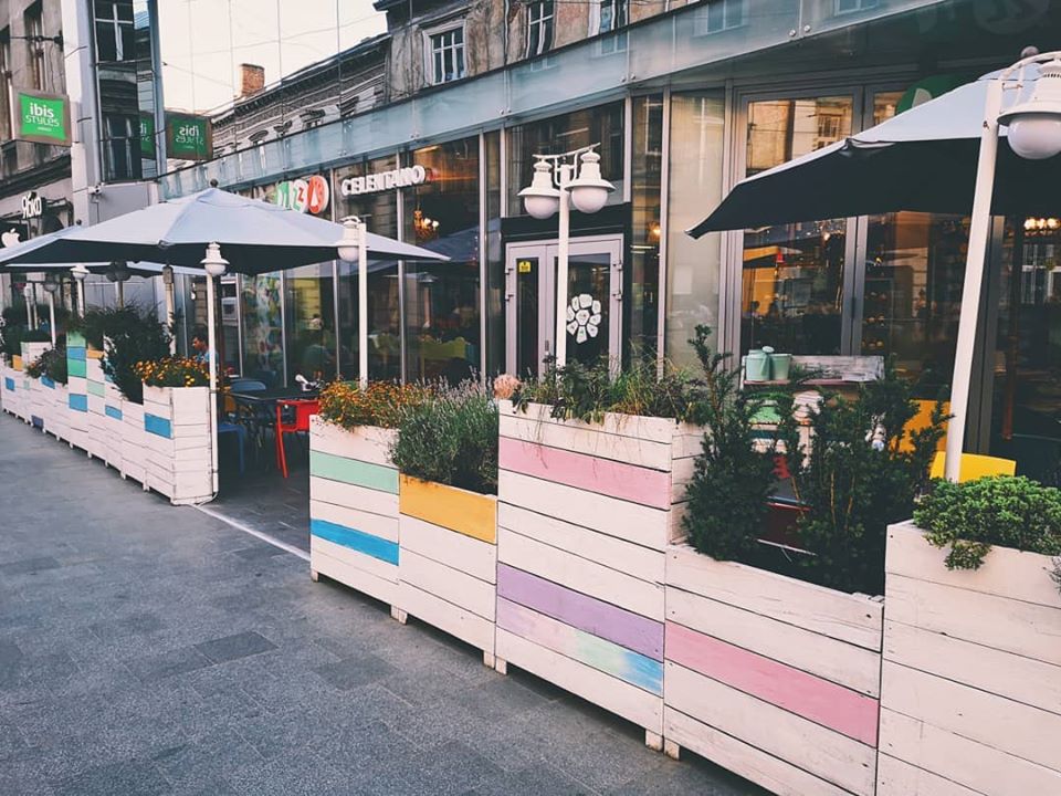 Піцерія на вулиці Івана Франка у Львові. Фото: Піца Челентано