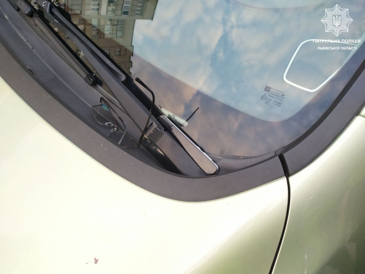 У Стрию львів’янин збив двох пішоходів. Фото поліції