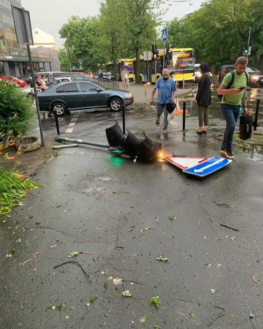 Львовом знову пройшла сильна гроза. Фото: Типовий Львів