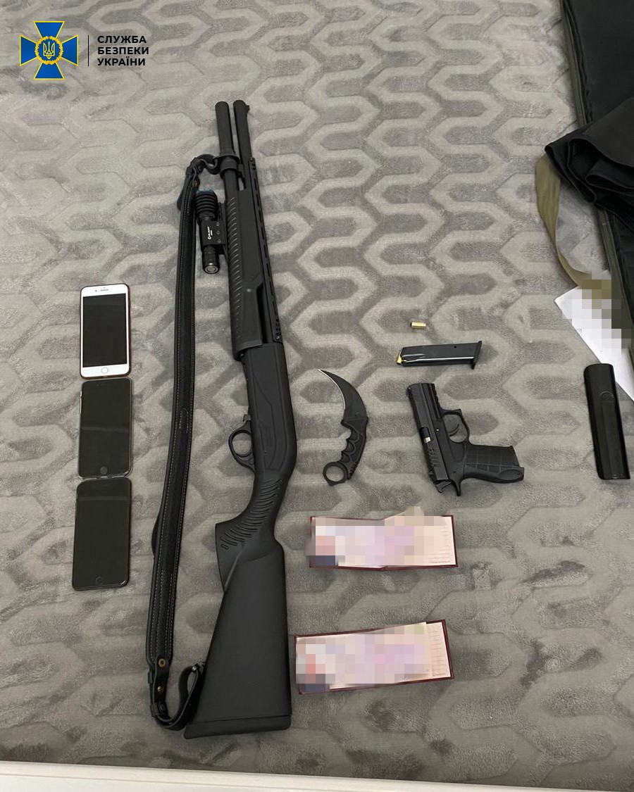 Правоохоронці затримали банду рекетирів. Фото: СБУ