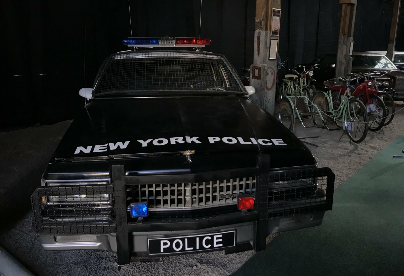 Львівський музей із ретро-автомобілями відновив роботу