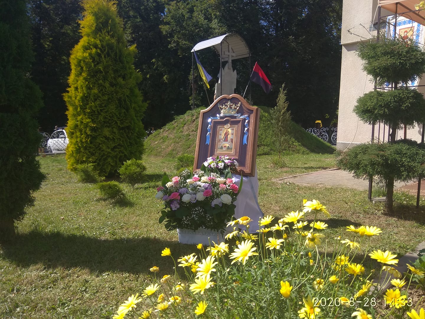 Львів'ян запрошують помолитись перед чудотворною іконою. Фото: Духовна велич Львова