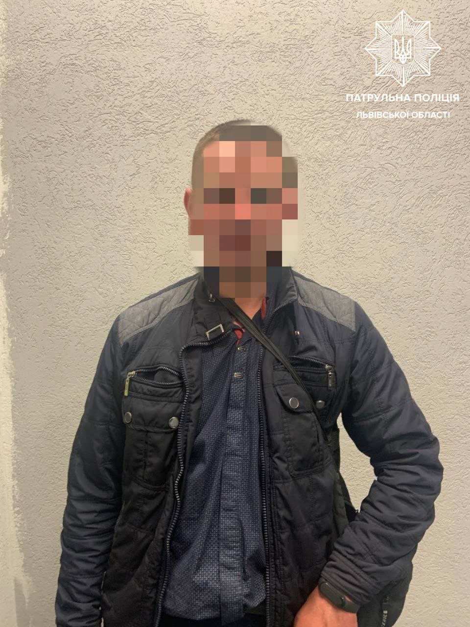 П’яний чоловік влаштував стрілянину на автостанції у Львові. Фото поліції