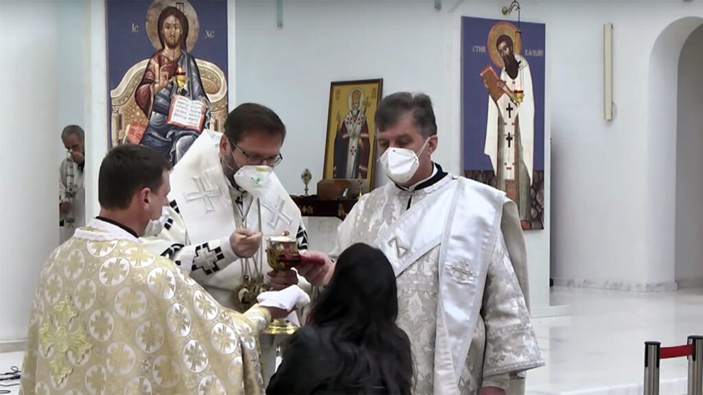 Причастя в умовах пандемії. Фото: Діло