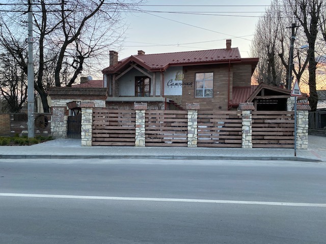 На Зеленій відкрили новий ресторан української кухні. Фото: Самогонка траторія