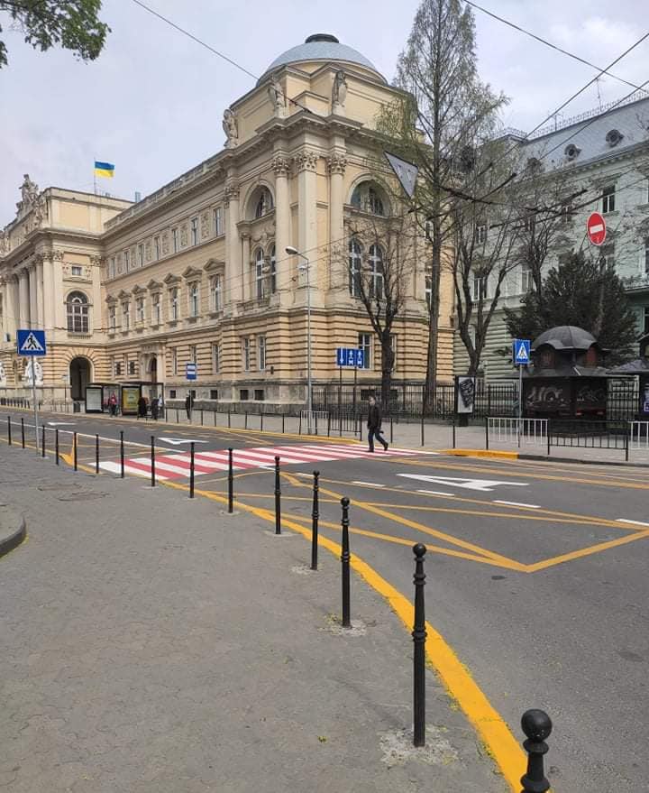 Біля львівського університету реорганізували рух. Фото: Зручне місто