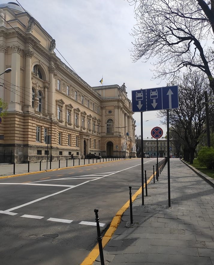 Біля львівського університету реорганізували рух. Фото: Зручне місто