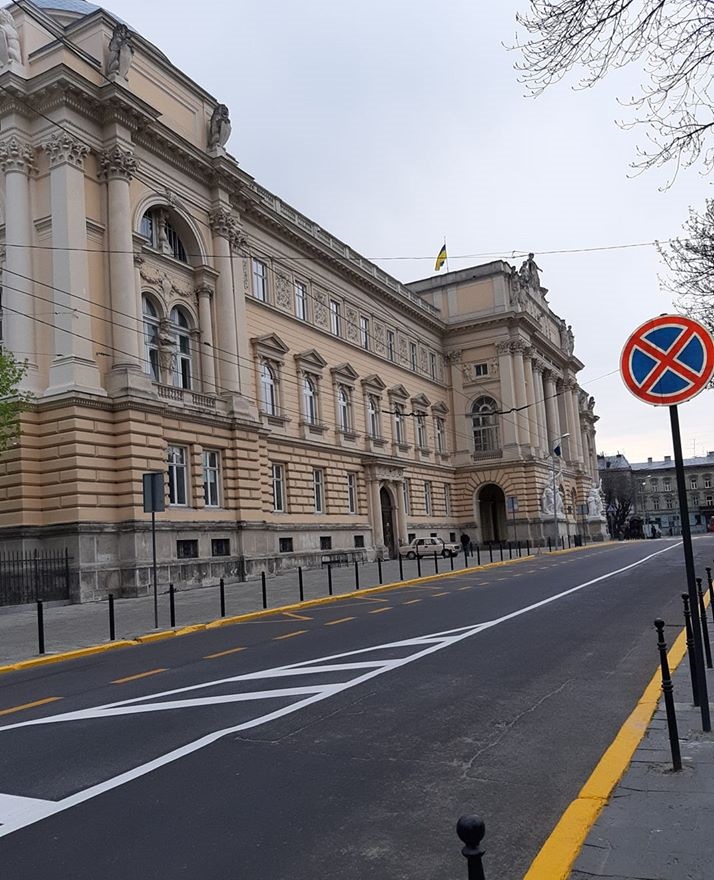 Біля львівського університету реорганізували рух. Фото: Зручне місто