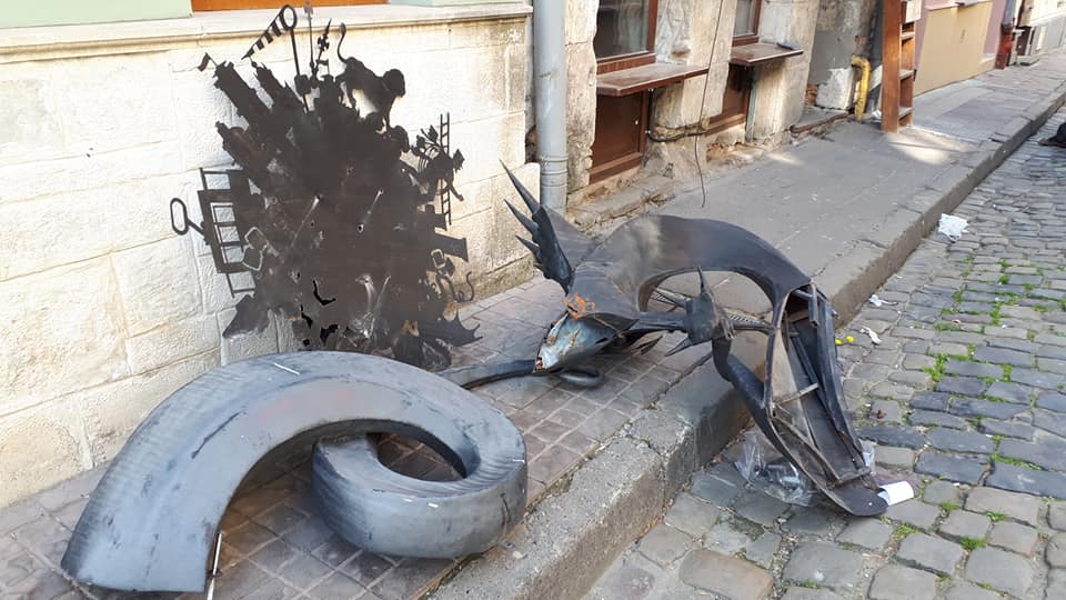 Дракона з "Дому легенд" демонтували. Фото: Руслан Кошів