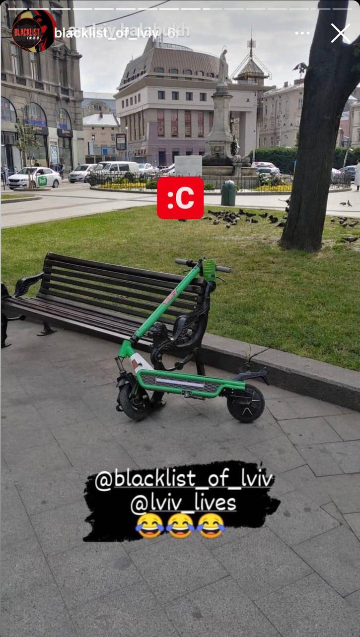 Як у Львові збиткуються над прокатними електросамокатами. Фото: blacklist_of_lviv