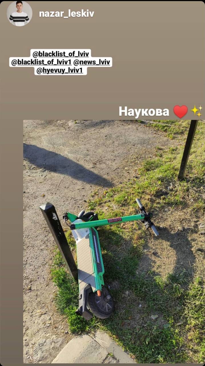 Як у Львові збиткуються над прокатними електросамокатами. Фото: blacklist_of_lviv