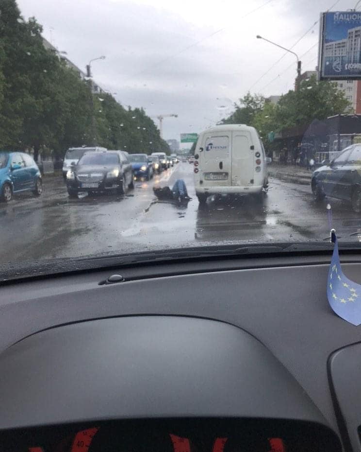 На Володимира Великого авто збило пішохода. Фото: Ігор Зінкевич