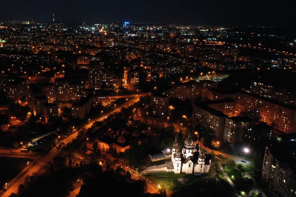 Як виглядає нічний Сихів з висоти пташиного польоту. Фото: Роман Балук