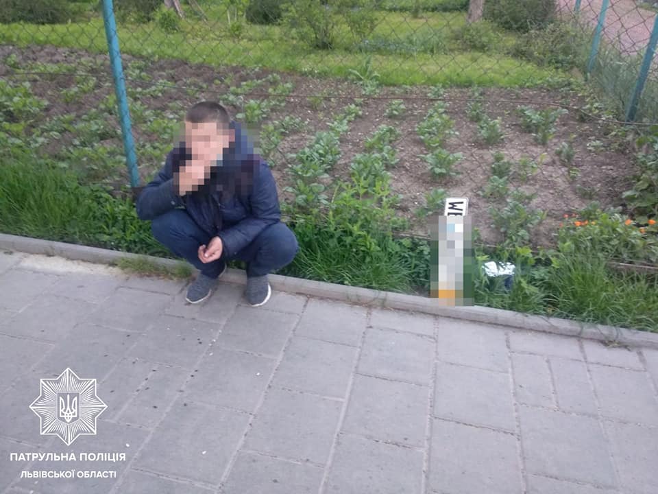 У Львові затримали крадія автомобільних номерів.