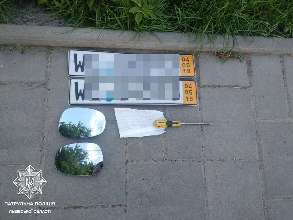 У Львові затримали крадія автомобільних номерів.