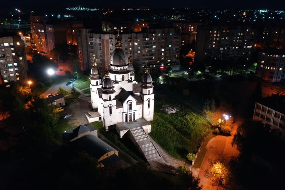 Як виглядає нічний Сихів з висоти пташиного польоту. Фото: Роман Балук