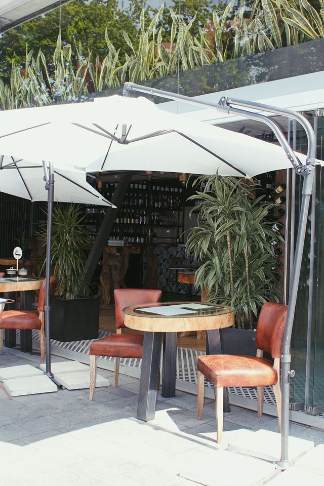 Тераса брассерії &laquo;Frankophile&raquo;. Фото: &laquo;Frankophile&raquo;