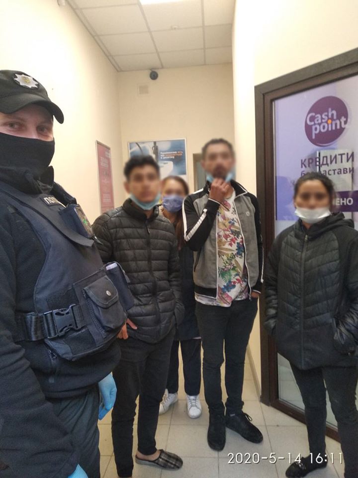 У Львові банда ромів напала на жінку. Фото: Управління поліції охорони