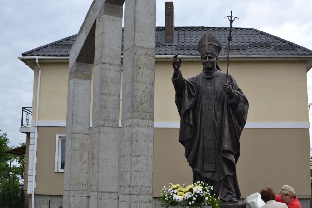У Львові встановили пам&rsquo;ятник святому Папі Івану Павлу ІІ. Фото: Оксана Бабенко