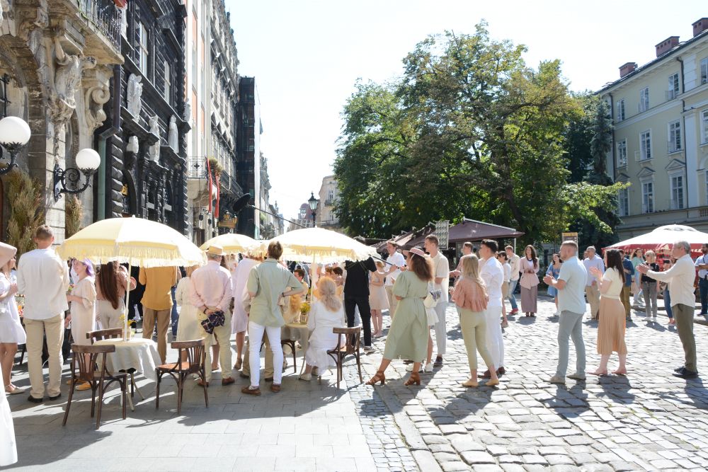 Центр Львова перетворився на знімальний майданчик. Фото: Олександр Мазуренко
