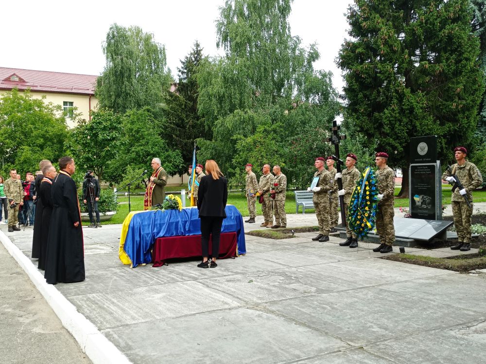 Львів попрощався із захисником донецького аеропорту Дмитром Гудзиком. Фото: Львівська міська рада