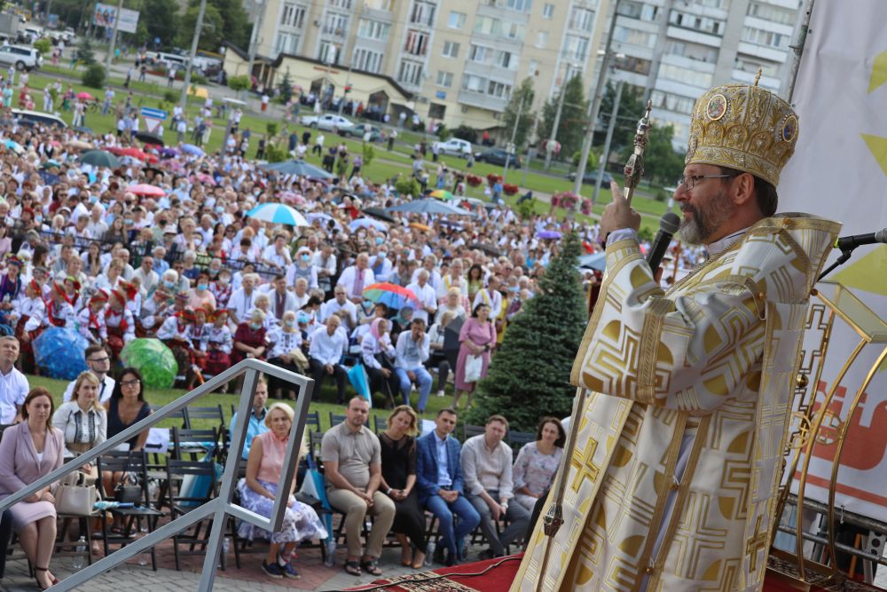 Тисячі львів’ян долучились до спільної молитви на Сихові. Фото: Роман Балук