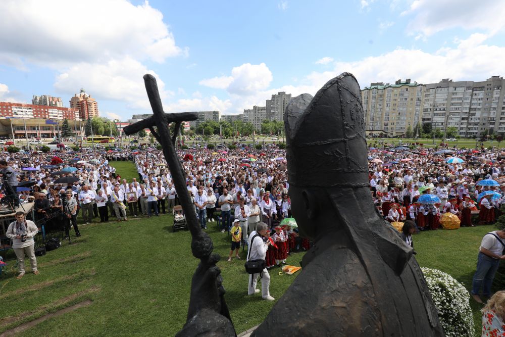 Тисячі львів’ян долучились до спільної молитви на Сихові. Фото: Роман Балук