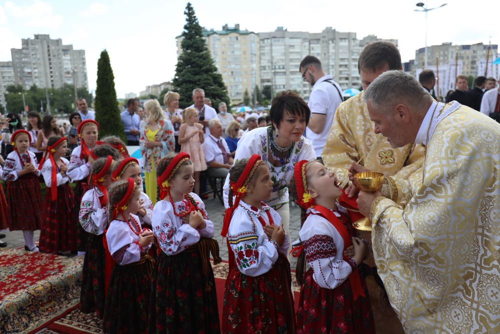 Тисячі львів’ян долучились до спільної молитви на Сихові. Фото: Роман Балук